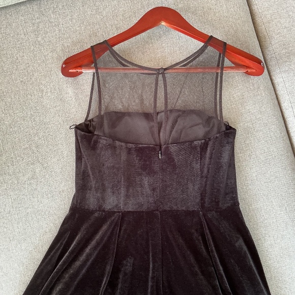 NWT Aidan by Aidan Mattox Velvet and Mesh Cocktail Dress - size 8 - LBD - Picture 5 of 9